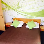 Bella يلينيا غورا