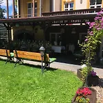 Bella فندق يلينيا غورا