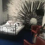 Bella فندق يلينيا غورا